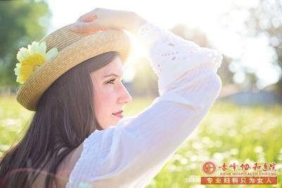 �����ϻ����Ĵ�Ů�Խ�Ϊ���ĵ����⣬�밤������